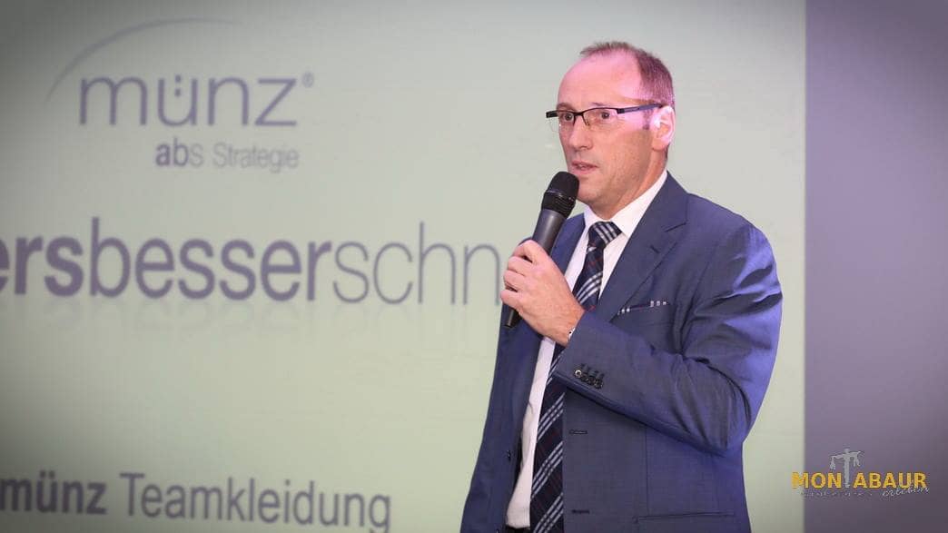 Stratege Bernhard Münz beim Vortrag Unternehmergespräch der VG Montabaur 16.11.2015